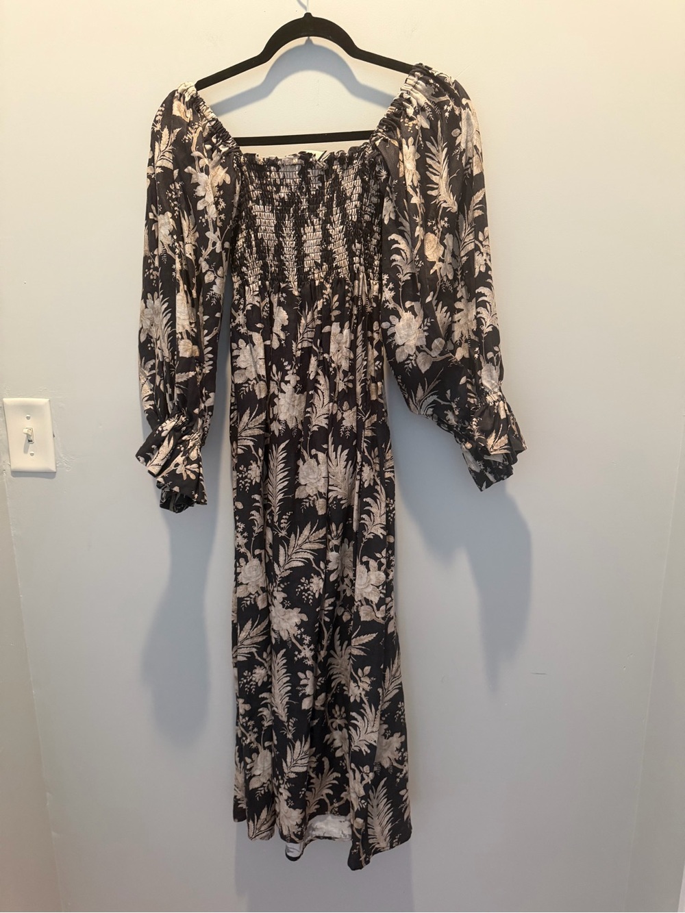 Tuckernuck Hemmings 100% Linen Black and Cream Smocked Square-Neck Midi Dress - Picture 4 of 5